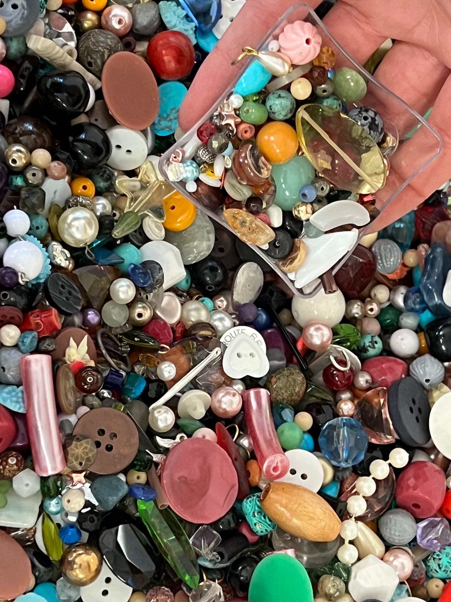 MYSTERY BEAD SCOOP