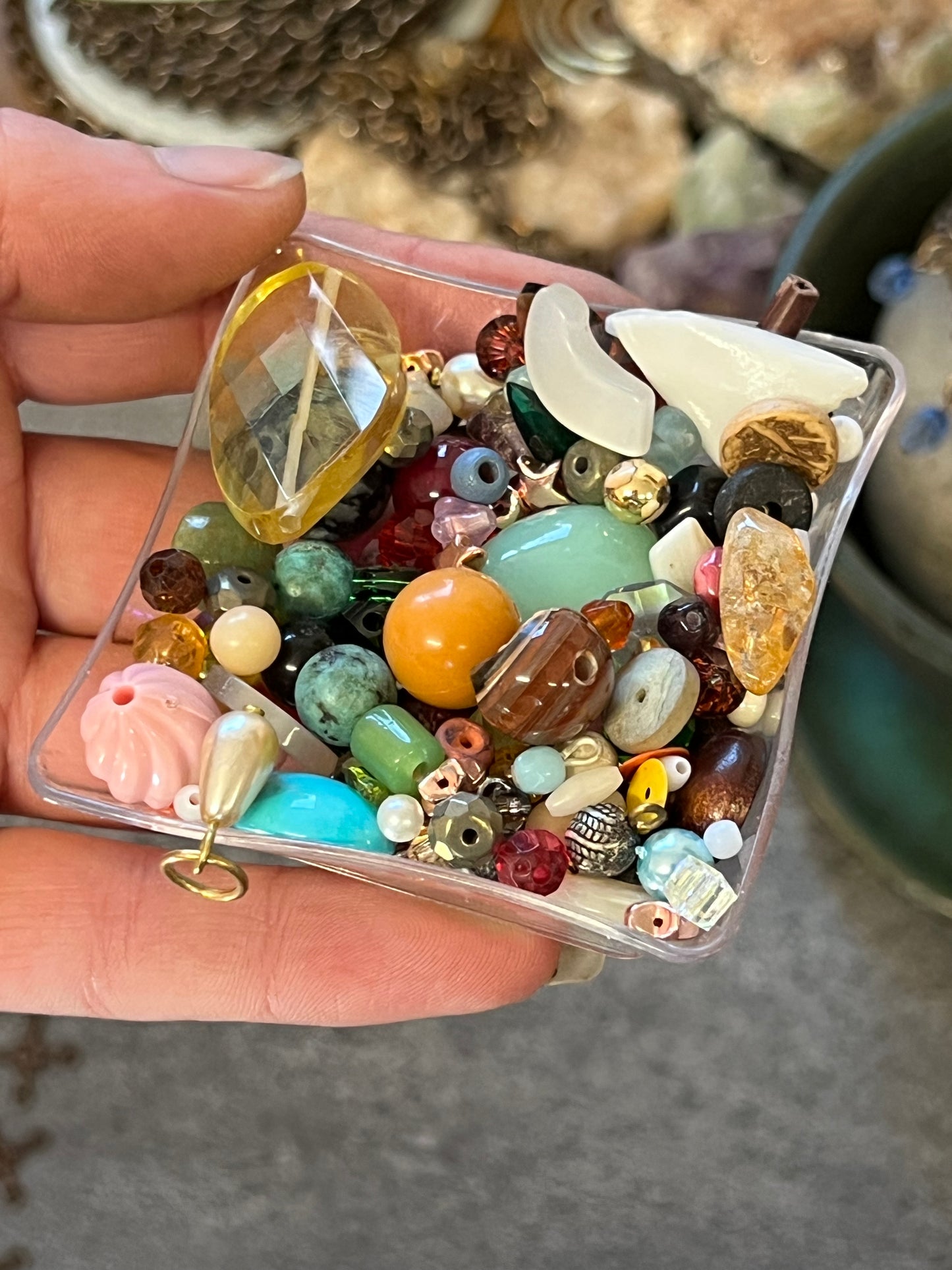 MYSTERY BEAD SCOOP