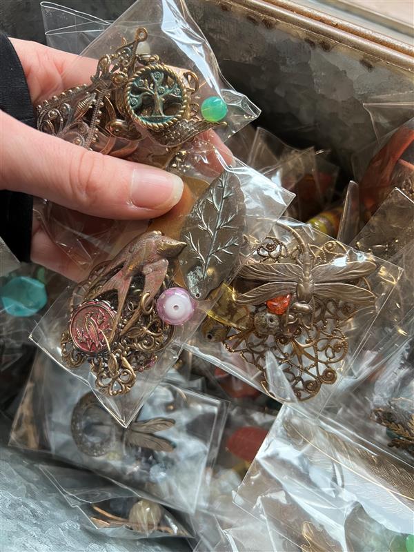 1 MYSTERY PACK - WH - Vintaj Live Shop