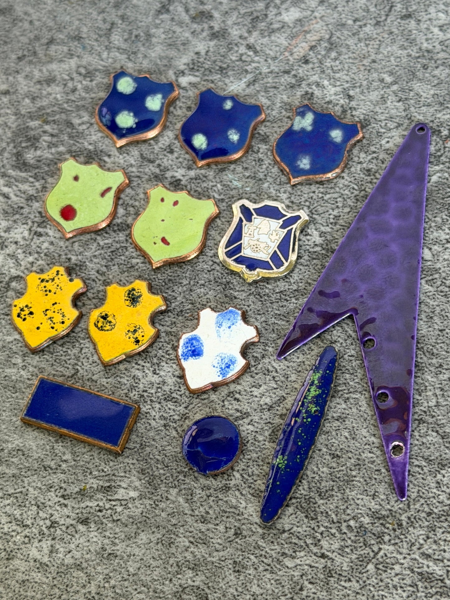 #23 Enameled Pack