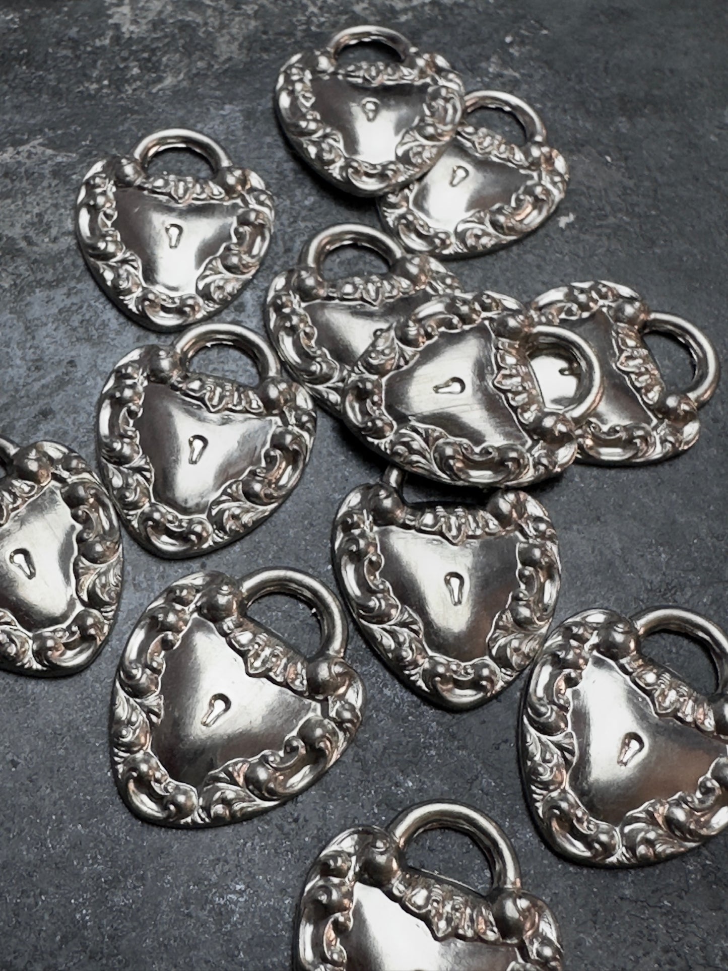 12 pcs Pewter Heart - BULK UP - Vintaj Design - 12/30/24