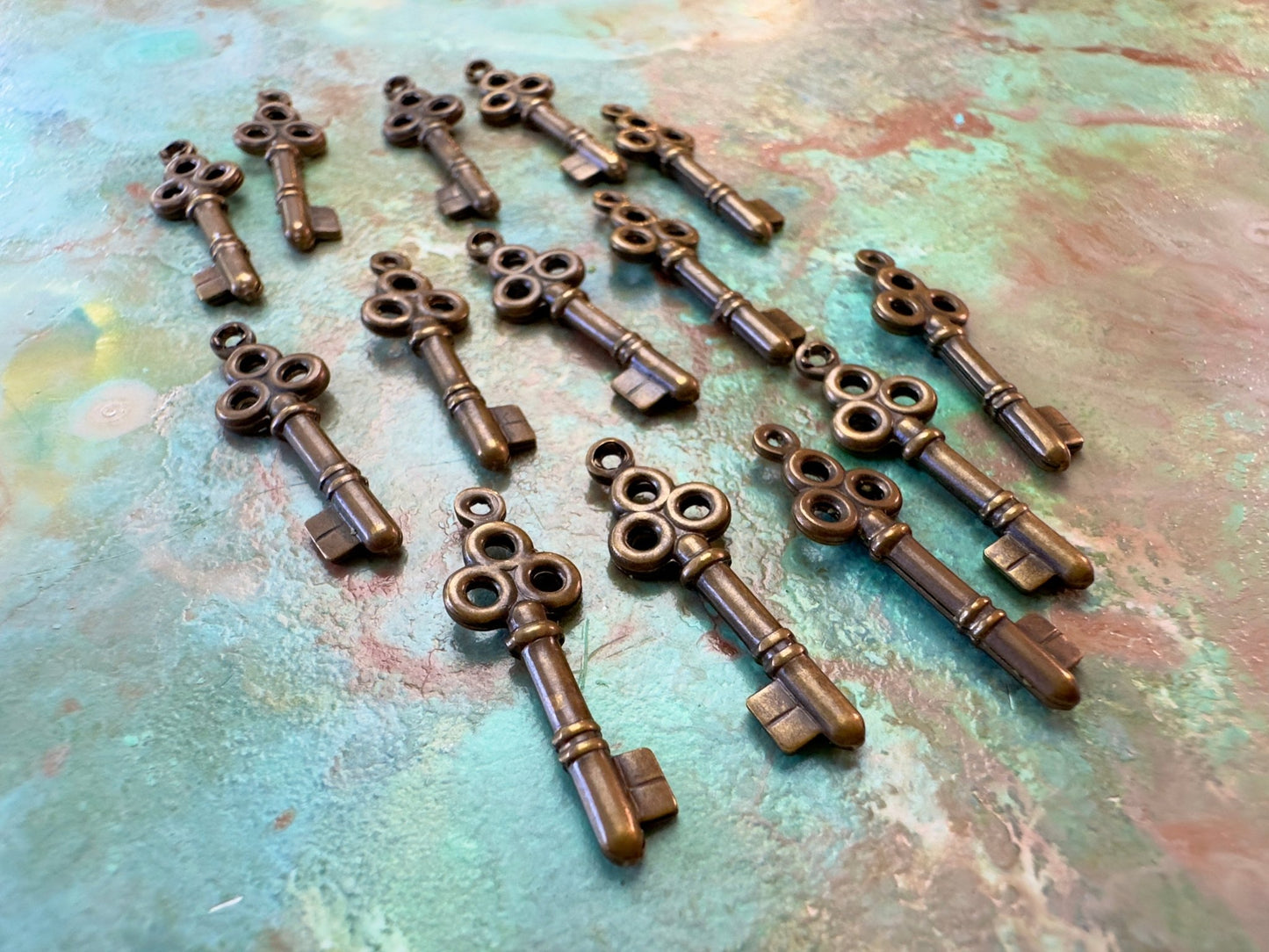 August "BULK UP" Days - Puffed Key 14 Pcs Charms - Vintaj - 8/21 - Vintaj Live Shop